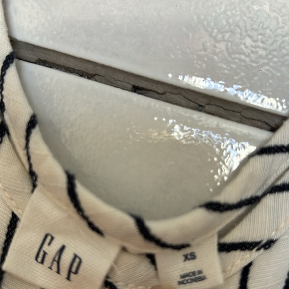 Gap belted jumpsuit - Picture 2 of 3